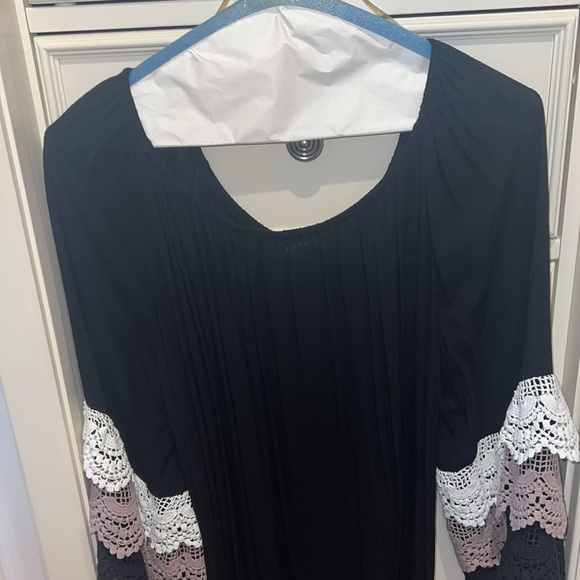 Women’s SZ M UMGEE knee length off the shoulder dress w beautiful sleeves - Picture 2 of 6